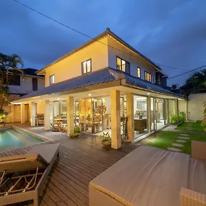 https://villa-amana-seminyak.ubudhotelsnow.com