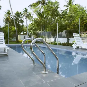 https://waves-and-shores.kerala-hotels.net